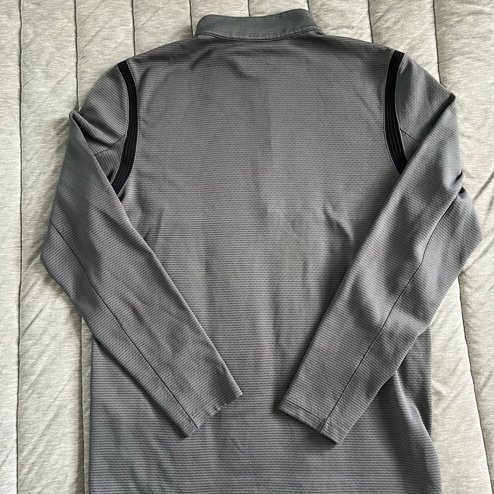 Nike AeroReact Golf Pullovers in Coral, Blue, and Gray - Picture 7 of 8